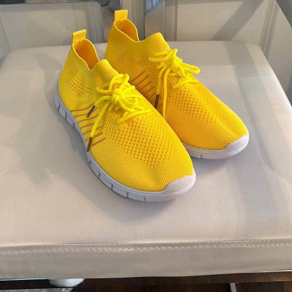 Bright, lemon, yellow new without tags